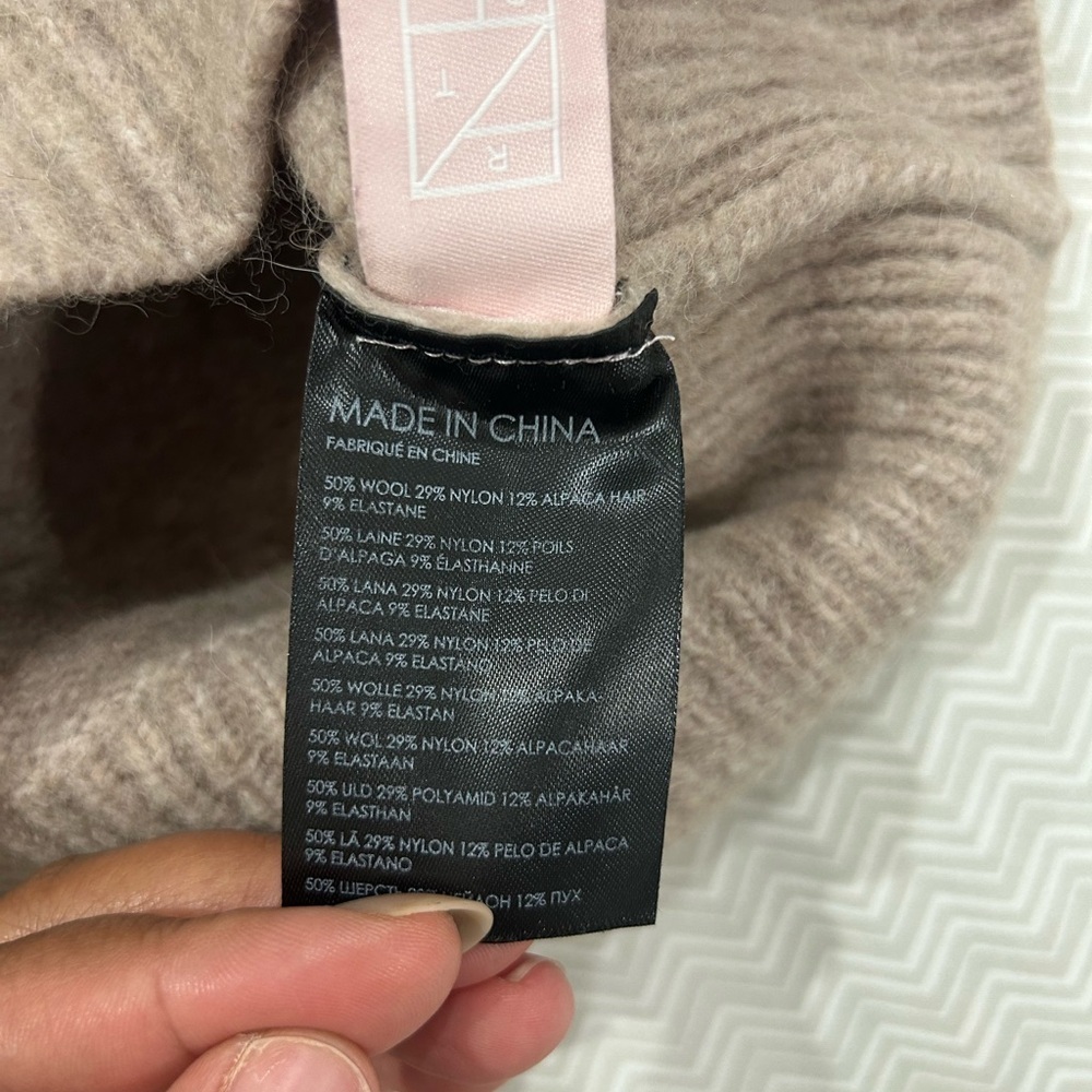 Club Monaco Women's Sweater - Picture 5 of 6